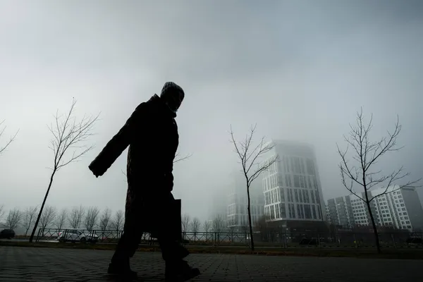 Obninsk Russia November 2021 Silhouet Van Een Grootmoeder Tegen Een — Stockfoto