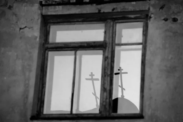 로프스크에 Pafniutiev Borovsk Monastery 창문에 십자가의 — 스톡 사진