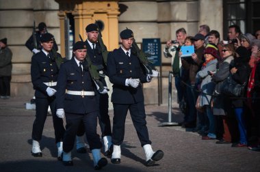 STOCKHOLM, SWEDEN - 3 Ekim 2021: Nöbetçi değişikliği.