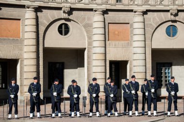 STOCKHOLM, SWEDEN - 3 Ekim 2021: Nöbetçi değişikliği.