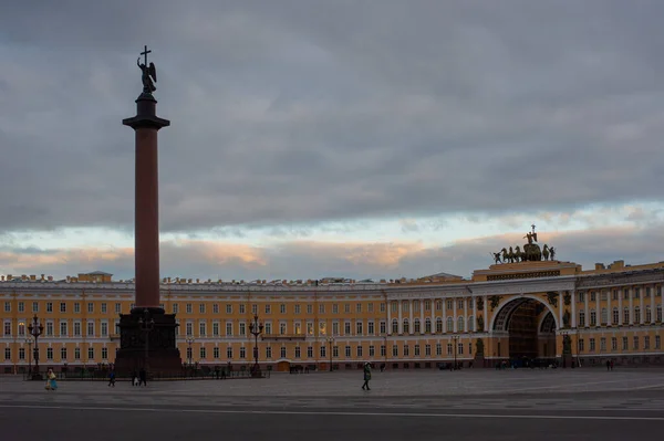 Pohled Alexanderův Sloup Petrohradě — Stock fotografie
