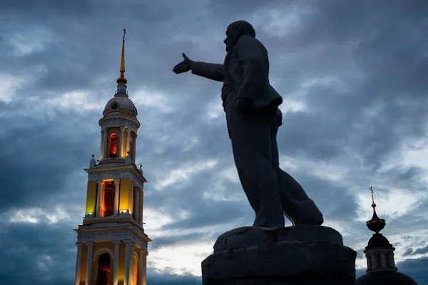 Pomnik Lenina Tle Kościoła Jana Teologicznego Kolomnej — Zdjęcie stockowe