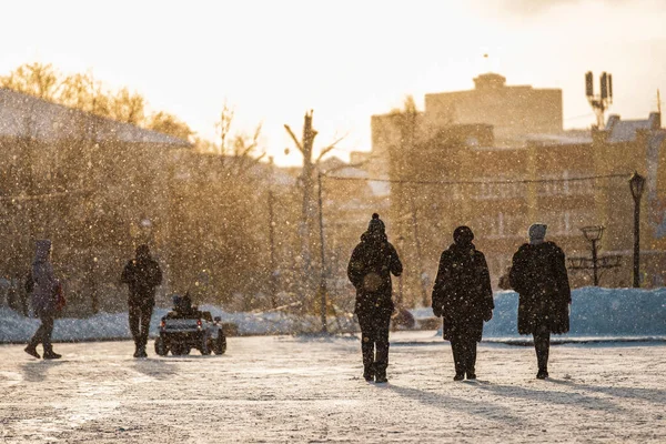 People Walking Sunset Vologda — Fotografia de Stock