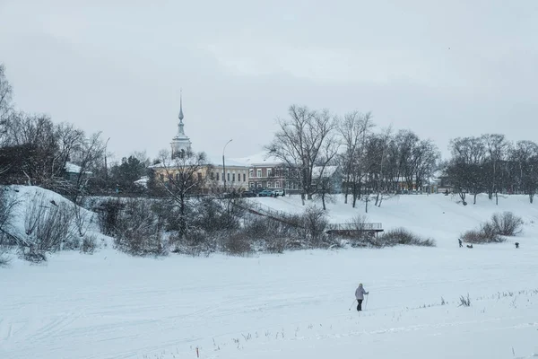 Vologda冬季清晨Varlaam Khutynsky教堂的景观 — 图库照片
