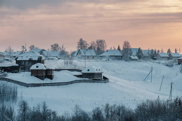 View Village Malye Karely Winter Dawn — стоковое фото