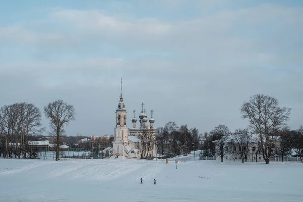 Gezicht op de kerk van de presentatie van de Heer in de vroege winter in Vologda — Stockfoto