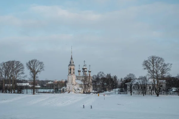 Blick auf die Kirche der Darstellung des Herrn im Frühwinter in Wologda — Stockfoto