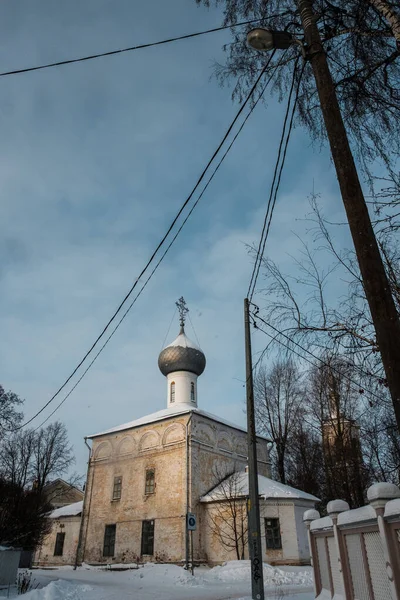 View of Elijah the Prophet Church in Kamenya on an early winter morning in Vologda — Stock Photo, Image