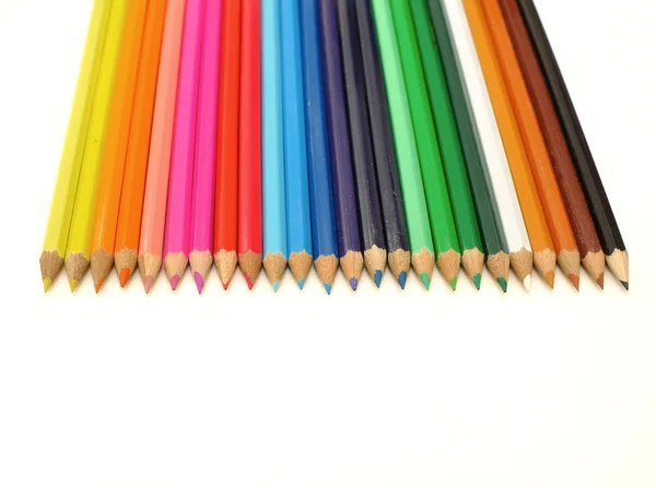 Crayons de couleur isolés sur fond blanc — Photo