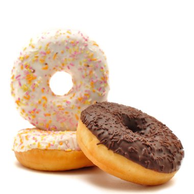 beyaz zemin üzerine lezzetli tatlı çörek