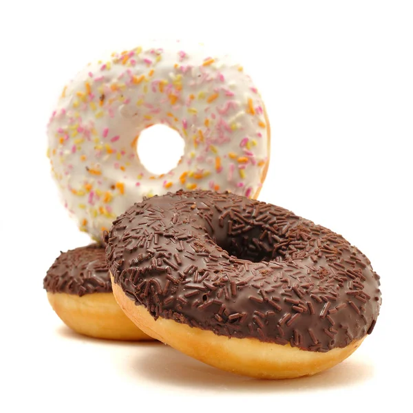 Deliciosos donuts doces no fundo branco — Fotografia de Stock