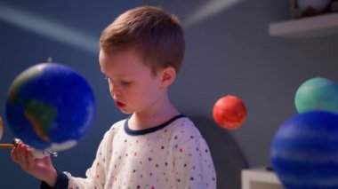 Çocuk hayalleri astronot olmak, oyuncak uzay uydusuyla oynamak, uzayda uzay uydusu uçurmak... 12 Nisan 'da Kozmonotlar Günü. Uzayda uçan rüya.