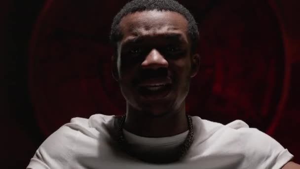 Portrait Singing African American Man White Shirt Emotionally Waving His — Vídeos de Stock
