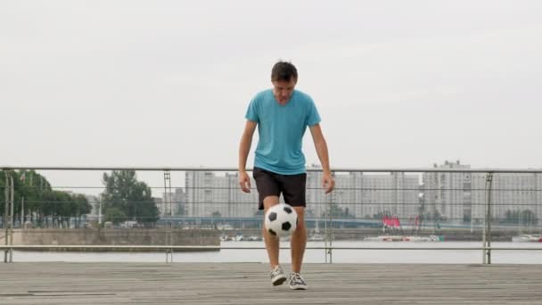 Young Sportsman Balances Ball Kicking High Catches Footbridge Guy Shows — Stockvideo