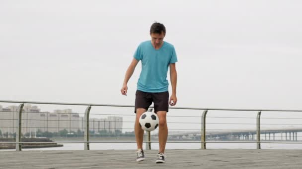 Young Freestyler Wearing Blue Shirt Black Shorts Juggles Ball Jumping — Stockvideo