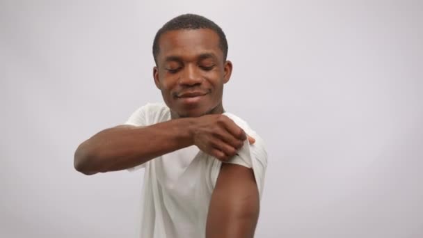 African American Man Shows Place Vaccination Covered Patch White Shirt — Vídeo de stock