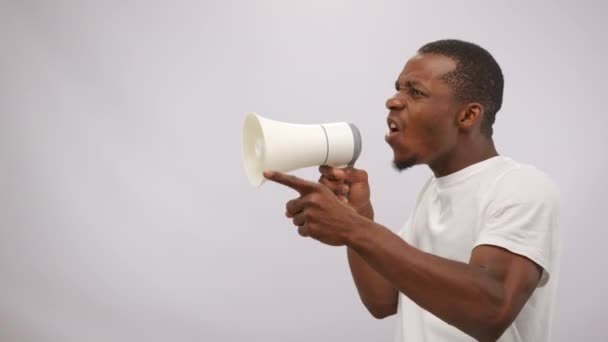 African American Man Shows Angry Sketch Yelling Megaphone Young Cast — Vídeos de Stock