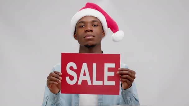 Serious African American Man Christmas Hat Holding Red Banner Inscription — Vídeo de Stock