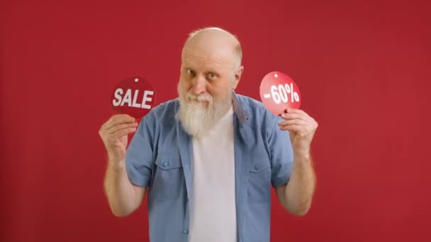 Sale Cheerful Old Man Dancing Joyful Black Friday Sale Holding — Vídeo de Stock