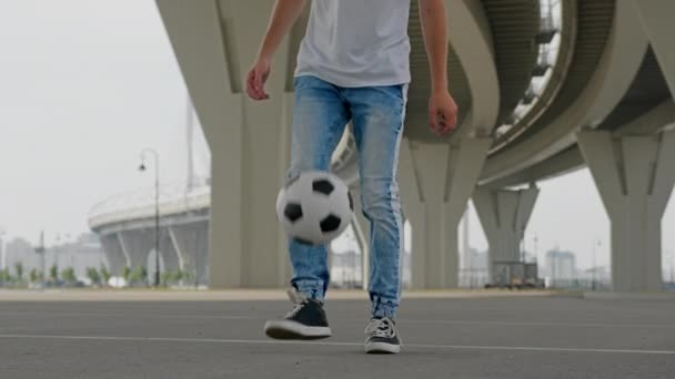 Man Professional Footballer Performing Tricks Ball Freestyle Training City Street — Stock video