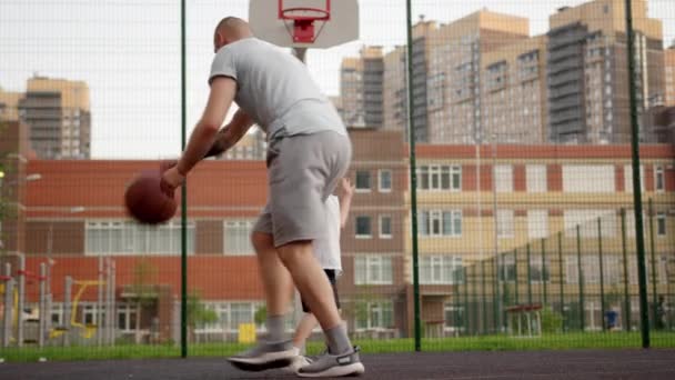 Father Plays Basketball Circling Happy Toddler Son Ball Court Excited — Stockvideo