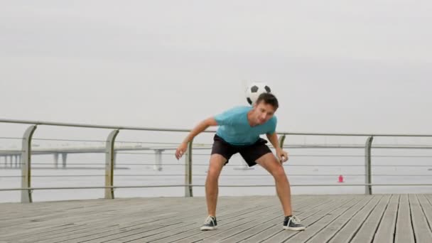 Soccer Player Training Outdoors Freestyle Man Professional Footballer Performing Tricks — Αρχείο Βίντεο