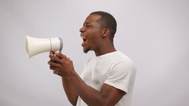 Portrait African American Man Emotionally Screaming Megaphone Loudspeaker Dissatisfied Something — стоковое видео