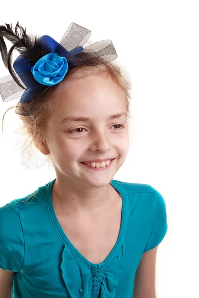 Дівчина зі смішним маленьким капелюхом — стокове фото
