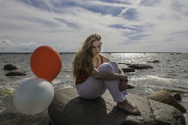 Mädchen mit Luftballons — Stockfoto