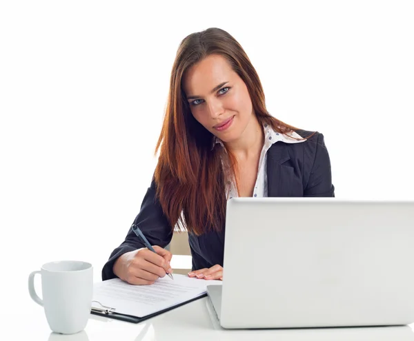 Hübsche Geschäftsfrau arbeitet — Stockfoto