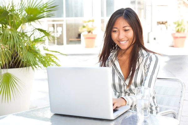 Asian smile and laptop — Stock Photo, Image