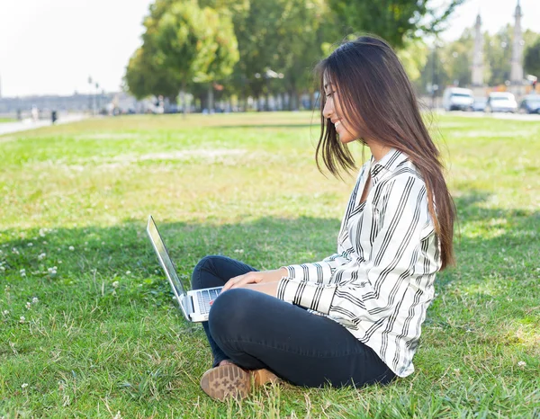 Cheerful asian woman and laptop — Stock Photo, Image