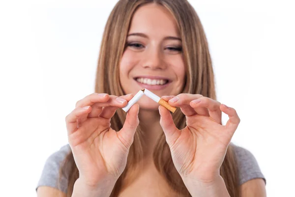 Me detengo a fumar (concéntrate en el cigarrillo ) — Foto de Stock