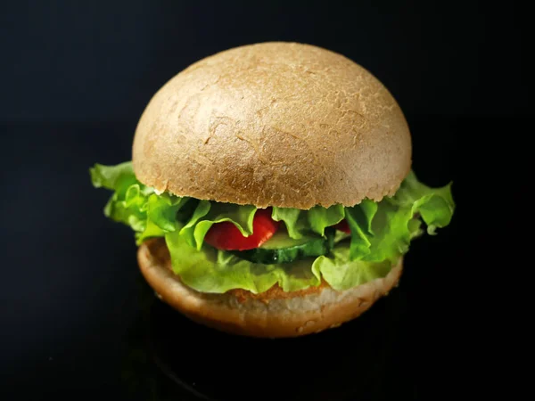 Hambúrguer Vegan Fundo Preto Close — Fotografia de Stock