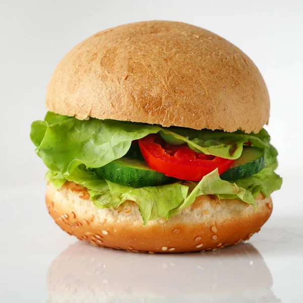Wegańskie Burger Białym Tle — Zdjęcie stockowe