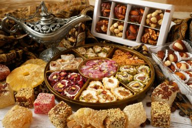 Fındıklı Doğu tatlıları, şekerler, arka plandaki tarihler, yakın plan.