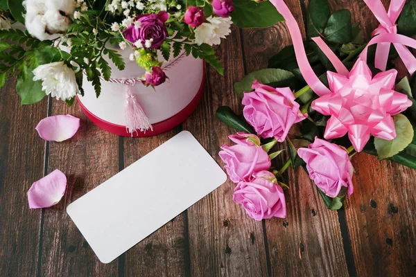 Mnoho Květin Svazky Růžemi Astres Bílé Prázdné Dřevěném Pozadí Horní — Stock fotografie