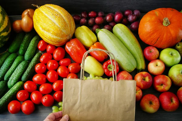Muchas Frutas Verduras Diferentes Bolsa Papel Tienda Glocery Verde Frutas — Foto de Stock