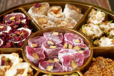 Fındıklı Doğu tatlıları, şekerler, arka plandaki tarihler, yakın plan.