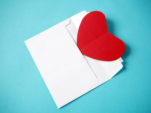 Kärlek Kuvert Med Hjärtan Hjärtans Postkuvert Öppet Symbol För Romantik — Stockfoto