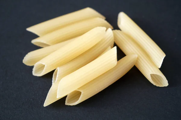 Raw Pasta Set Background Farfalle Black Background Closeup — Stock Photo, Image