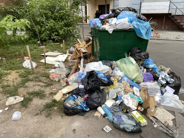 Lixo Sobrecarregado Sem Problema Coleta Lixo — Fotografia de Stock