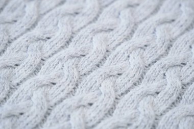 Örgü yün kumaşın ayrıntıları. Gri tekstil arka planı. Yünlü doku arka planı, örgü yün kumaş, tüylü yumuşacık tekstil. Yakın çekim.