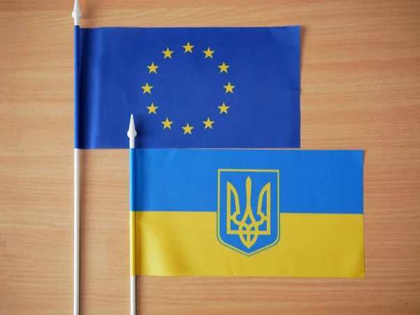 Національні Прапори України Європейський Союз Столі Допоможіть Україні Обшивка — стокове фото