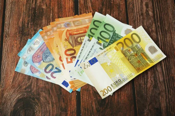 Grande Pilha Dinheiro Diferente Euro Fundo Madeira Dinheiro Dinheiro Close — Fotografia de Stock
