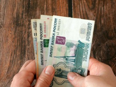 Kağıt paralar Rus Rublesi. Rus para rublesi yüzü. Rus rublesine yakın. Finans ve ekonomi kavramı, yakın plan