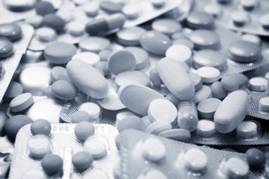geniş bir grup kapsül, haplar, tabletler ve kabarcıklar, arkaplan, tonlu resim, yakın plan