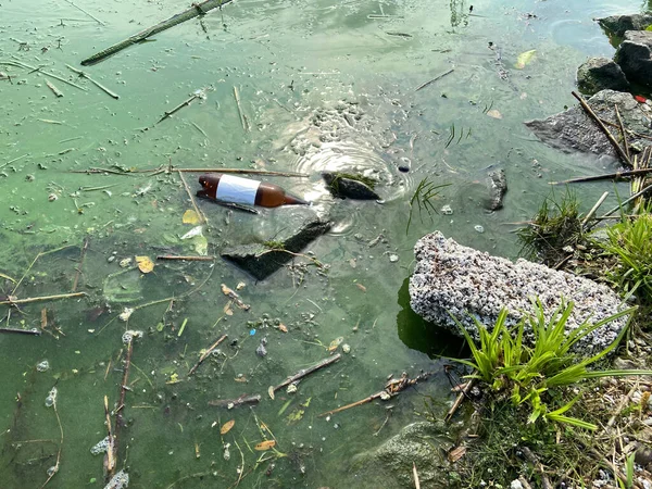 Rio Que Poluído Com Vários Lixo Lixo Rios Poluídos Água — Fotografia de Stock