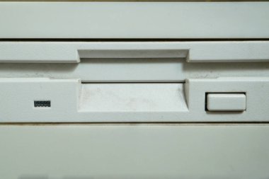 Bilgisayarın eski masaüstü bilgisayarı, CPU tarafından eski sistem birimi, kapat