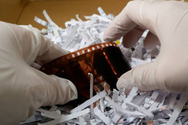 Shredder kağıdı, hırsız bilgisi konsepti, çok gizli bilgi, konsept, yakın çekim